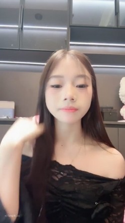 新人学生妹 热舞女神【黎巴啦呀】美乳挺胸~激情裸舞自慰喷水一字马跪地沐浴完美G奶热舞+自慰 截图8