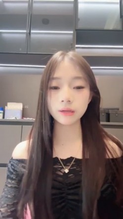 新人学生妹 热舞女神【黎巴啦呀】美乳挺胸~激情裸舞自慰喷水一字马跪地沐浴完美G奶热舞+自慰 截图12