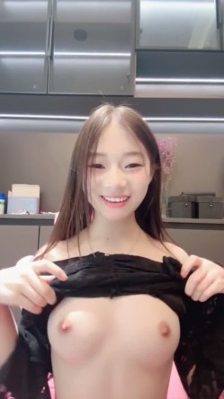 新人学生妹 热舞女神【黎巴啦呀】美乳挺胸~激情裸舞自慰喷水一字马跪地沐浴完美G奶热舞+自慰 截图13