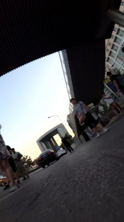 北京地铁商圈CD系列2，掀裙被小姐姐发现差点被打手，大神不怕还继续拍 截图6
