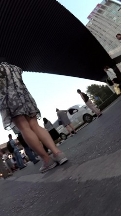 北京地铁商圈CD系列2，掀裙被小姐姐发现差点被打手，大神不怕还继续拍 截图10