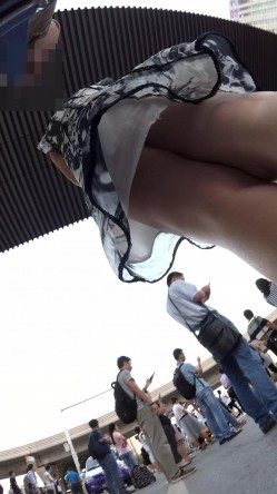 北京地铁商圈CD系列2，掀裙被小姐姐发现差点被打手，大神不怕还继续拍 截图14