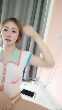 高颜值小姐姐【奶放多了】，跳蛋淫骚，‘困了你就睡呀，我还想自慰一会’，放声叫春，真尼玛诱人！ 截图2