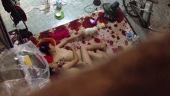 【极品稀缺 ️偷拍邻居】窗户偷拍情侣被操实在忍不住大叫 用被子捂嘴 各种姿势干一遍 操不尽的疯狂 截图12