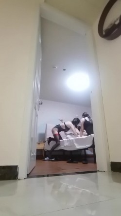 【大奶熟女】，红灯区熟女，【惠子阿姨】双女伺候小伙足交PAPA舔丝足，高跟鞋足交 截图4