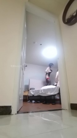 【大奶熟女】，红灯区熟女，【惠子阿姨】双女伺候小伙足交PAPA舔丝足，高跟鞋足交 截图14