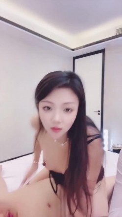 姐妹花推荐【今晚九点半】2姐妹轮流被干吃鸡舌吻无套 截图12