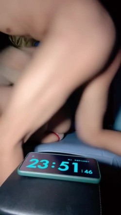 户外达人【战女狼】KTV厕所狂干~野外车震无套内射~流白浆 截图3