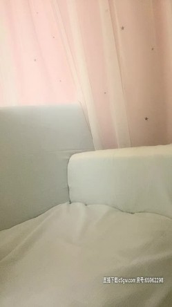 颜值不错的少妇长着一对巨无霸的大奶子，镜头前的诱惑大奶子晃的人眼晕自己揉捏，跳弹玩弄骚逼手抠到高潮喷水 截图12
