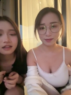 ️清纯主播【202509yoyo】表姐带着表妹下海直播、在线教口活、练习做爱姿势 截图5