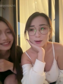 ️清纯主播【202509yoyo】表姐带着表妹下海直播、在线教口活、练习做爱姿势 截图6
