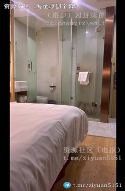 92年绿帽母狗人妻「银行母狗人妻」《结婚证篇》举着结婚证被野男人操，骂自己老公是个废物，你比他大多了，滚烫的精液还滴到结婚证 截图7