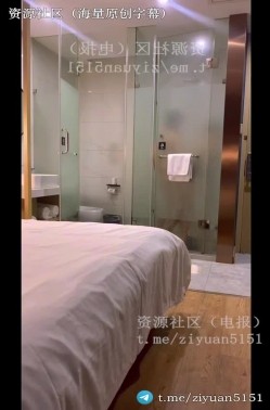 92年绿帽母狗人妻「银行母狗人妻」《结婚证篇》举着结婚证被野男人操，骂自己老公是个废物，你比他大多了，滚烫的精液还滴到结婚证 截图8