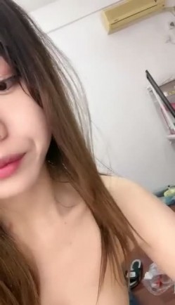 推荐！邻家女神下海！超漂亮~【玲玲】，纯欲风小美女，前凸后翘，跟男友做爱极其投入，超级过瘾，画质一流 截图10