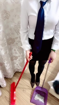 叫了个家政打扫房间，尝试器具让她欲罢不能，超骚超主动服务技术娴熟一流！ 截图2