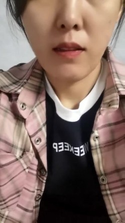 极品人妻！刺激，【放肆的小水娃】，真实良家，标准的贤妻良母，厨房搔首弄姿 截图8