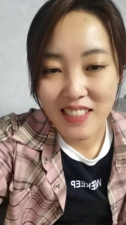 极品人妻！刺激，【放肆的小水娃】，真实良家，标准的贤妻良母，厨房搔首弄姿 截图11