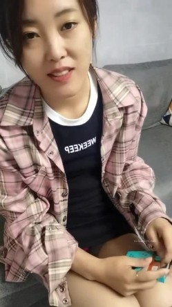 极品人妻！刺激，【放肆的小水娃】，真实良家，标准的贤妻良母，厨房搔首弄姿 截图13