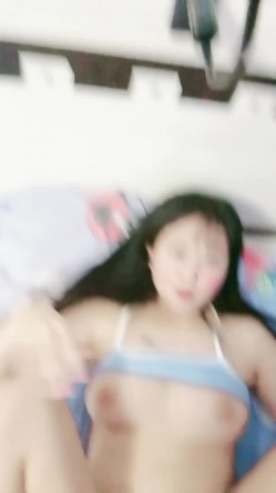 大咪咪可人白虎妹！全程被秃顶大叔无情的抽插，无助反抗的表情令人惋惜 截图1
