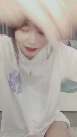 清纯校花，好像是学摄影的，【鸭鸭】，很少上线，还买了单反相机，100%恋爱感觉，反差感贼强 截图4