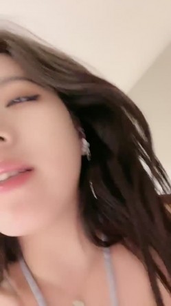 【女模小草莓】后续来了 顶级颜值模特粉鲍翘臀 约土豪无套啪啪内射淫水流了一地 爽死！ 截图6