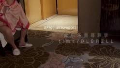 推特新晋高质量NTR绿帽夫妻明星颜值极品人妻「ROSEWU」《未知情的插入》没做沟通突然开始肛交，老婆被插到喷水 截图7