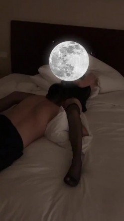 推特极品绿帽反差骚妻【家有美妻初长成】订阅，非常抚媚，骚入骨髓，经常约单男来肏 截图9
