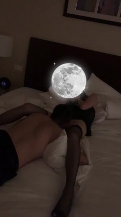 推特极品绿帽反差骚妻【家有美妻初长成】订阅，非常抚媚，骚入骨髓，经常约单男来肏 截图15