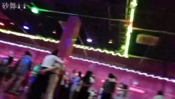 昆明舞厅内的淫乱 抓奶抠逼爱情就从舞厅开始 站炮偷情摸奶炮 性乱爆炸篇 截图2