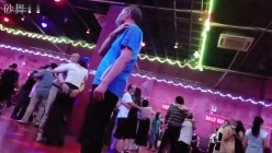 昆明舞厅内的淫乱 抓奶抠逼爱情就从舞厅开始 站炮偷情摸奶炮 性乱爆炸篇 截图15