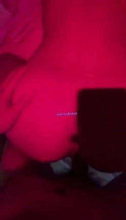 露脸才是王道！高颜长腿极品身材外围绿茶婊【琳琳子】福利~洗澡紫薇足交啪啪你的女神有钱人的母狗 截图2