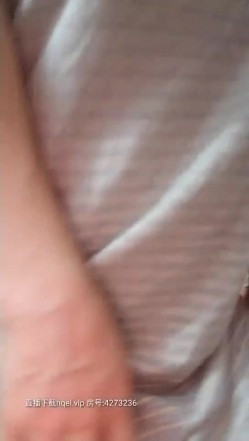 苗条身材大奶少妇乳推多种姿势口交，69上位骑乘翘屁股老汉推车，晃动大奶呻吟娇喘非常诱人 截图10