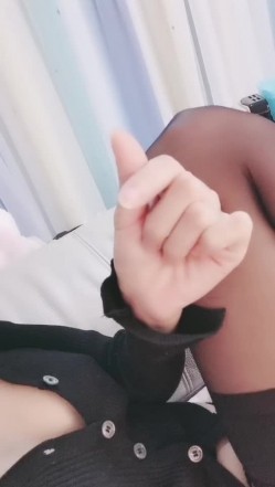 黑丝烈女--宝儿 ️，女生穿起黑丝十分妩媚，芊芊细手，纯净鲍鱼，举手投足间诱惑死啦！ 截图13