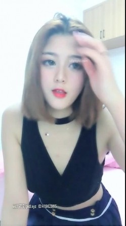 超可爱的女孩 ️-，眼神水汪汪 ，随音乐而嗨：我来姨妈了，不要看啦，给你看姨妈巾好了，怎么抖这样吗，啊~摁啊~叫床好听！ 截图12