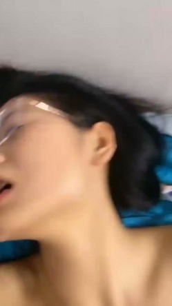 眼镜女神，反差婊美女，【柠美】，推荐! 新人学姐~完美炮架子~口爆颜射~撸晕了，清纯中蕴含着风情万种 截图13
