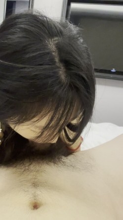 河南甜美妹子白天清纯对比酒店里全裸反坐骑乘 白T低头深喉被按头还说 下去啊 真实感拉满 截图9