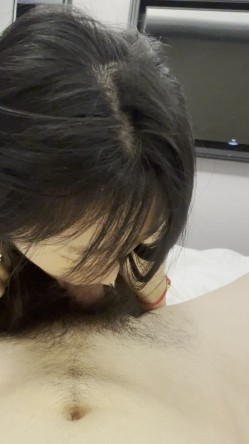 河南甜美妹子白天清纯对比酒店里全裸反坐骑乘 白T低头深喉被按头还说 下去啊 真实感拉满 截图10