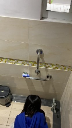 学校图书室厕所偷拍女同学尿尿 每个女同学都对我撅起屁股露出那条小肉缝 截图6