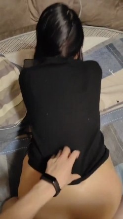 推特极品人形小母狗【Cc重制版】绝版福利，花式调教露出肛塞口交M腿狗链吃烟灰喝尿 截图2