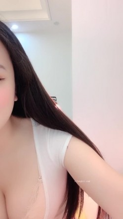 顶级绿播下海！美到爆炸~【纯小白白白】揉穴自慰~绝对秒射 截图2