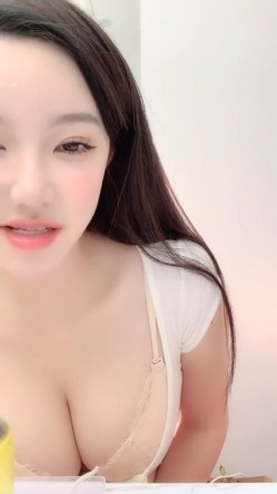 顶级绿播下海！美到爆炸~【纯小白白白】揉穴自慰~绝对秒射 截图3