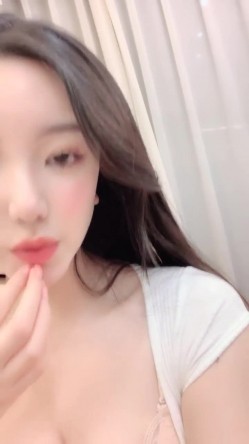 顶级绿播下海！美到爆炸~【纯小白白白】揉穴自慰~绝对秒射 截图15