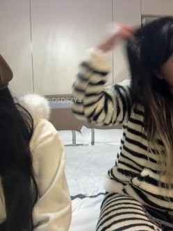 ️精神小妹【chunxiaoquqn】新晋精神小妹团播、几个年轻闺蜜一起下海赚钱 截图1