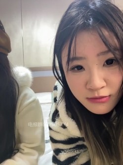 ️精神小妹【chunxiaoquqn】新晋精神小妹团播、几个年轻闺蜜一起下海赚钱 截图4