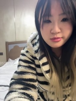 ️精神小妹【chunxiaoquqn】新晋精神小妹团播、几个年轻闺蜜一起下海赚钱 截图6