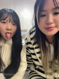️精神小妹【chunxiaoquqn】新晋精神小妹团播、几个年轻闺蜜一起下海赚钱 截图9