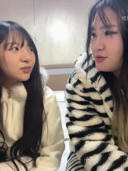 ️精神小妹【chunxiaoquqn】新晋精神小妹团播、几个年轻闺蜜一起下海赚钱 截图14