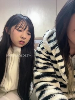 ️精神小妹【chunxiaoquqn】新晋精神小妹团播、几个年轻闺蜜一起下海赚钱 截图15