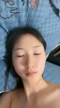 大学生下海！音乐系顶尖素颜女神~【学生妹妹】道具自慰~爽，极品极品，清纯指数爆表，喷血推荐 截图12