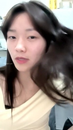 户外露出达人【御姐爱深喉】丝袜裸空从商场到图书馆再到超市裸空太牛逼了强烈推荐！ 截图3
